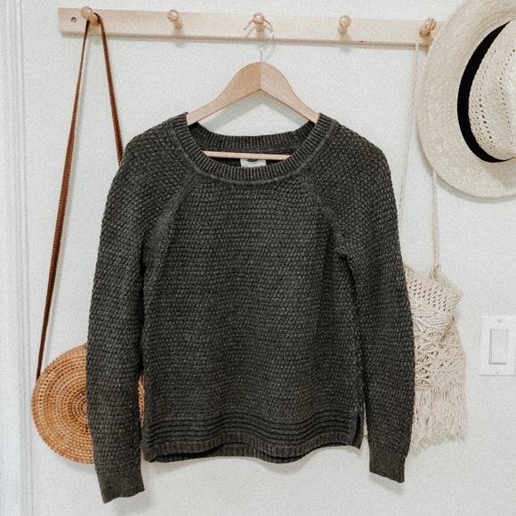 Old Navy Sweaters - Old Navy gray chunky knit sweater size large